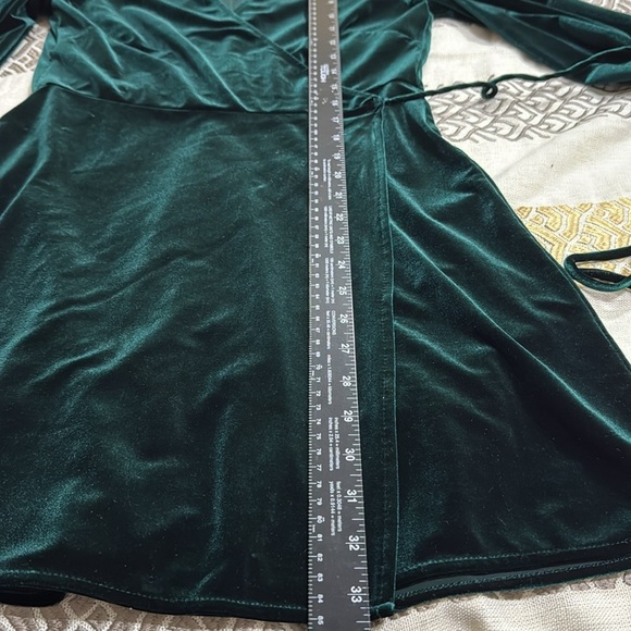 (B1) Zara Long-sleeved mini wrap dress in emerald green‎ velvet, size M - Picture 10 of 11